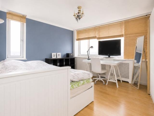 Spacious 3 bedroom, 2 bathroom flat in W2