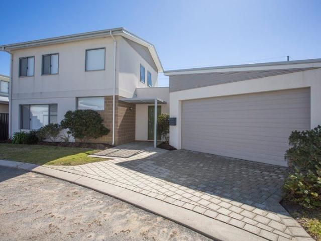 Spacious 3 Bedroom, 2 Bathroom Home Everything Included!