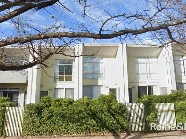 Spacious 3 Bedroom, 2 Storey Apartment in the Heart of Braddon