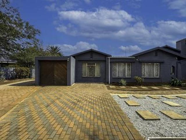 spacious 3 bedroom corner home boome.