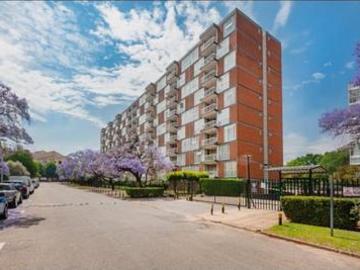 spacious 3 bedroom corner unit – sem.