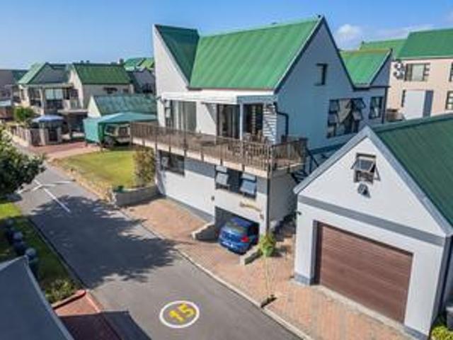 spacious 3 bedroom cluster with loft.
