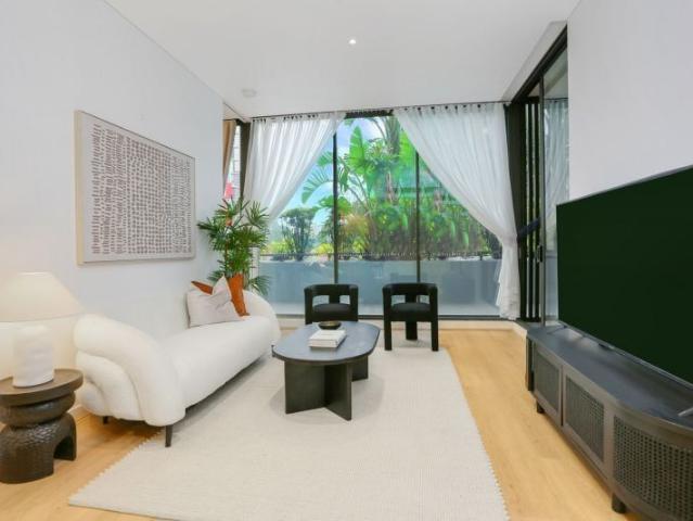 Spacious 3 Bedroom Apartment Modern Comfort in a Prime Location