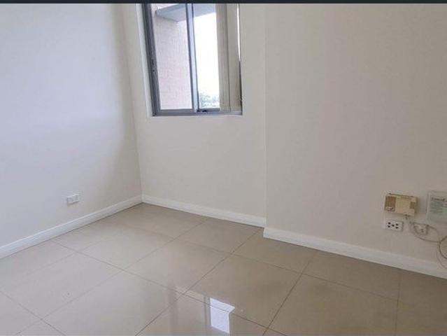 Spacious 3 bedroom apartment, convenient to To UNSW
