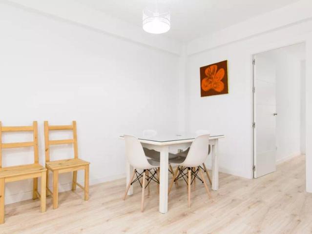 Spacious 3 bedroom apartment for rent in San Anton