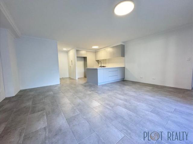 Spacious 3 Bedroom Apartment in a Desirable Complex