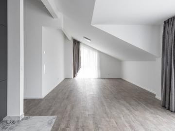 Spacious 3 bedroom apartment in a prime location