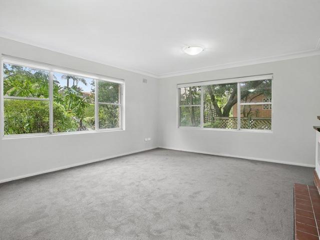 Spacious 3 bedroom apartment in a quiet central location