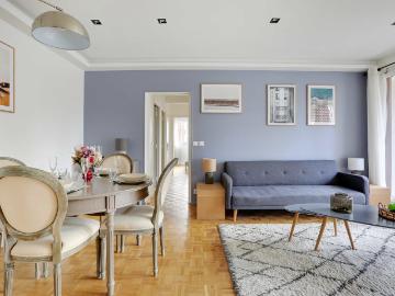 Spacious 3 Bedroom Apartment in Boulogne Billancourt, Close to Parisian Parks and Museums