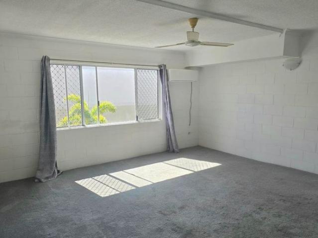 Spacious 3 Bedroom Apartment in Convenient Cannonvale Location