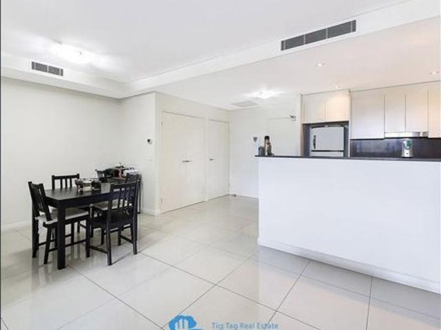 Spacious 3 bedroom Apartment in Hillsdale