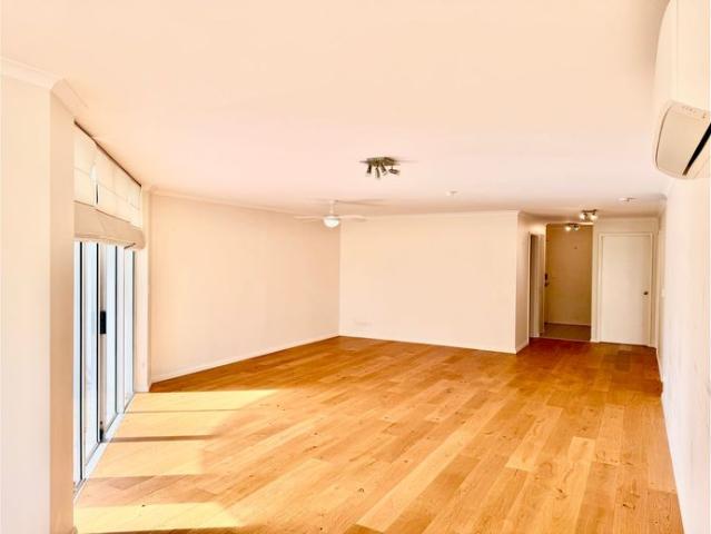 Spacious 3 Bedroom Apartment in Prime Kangaroo Point Location