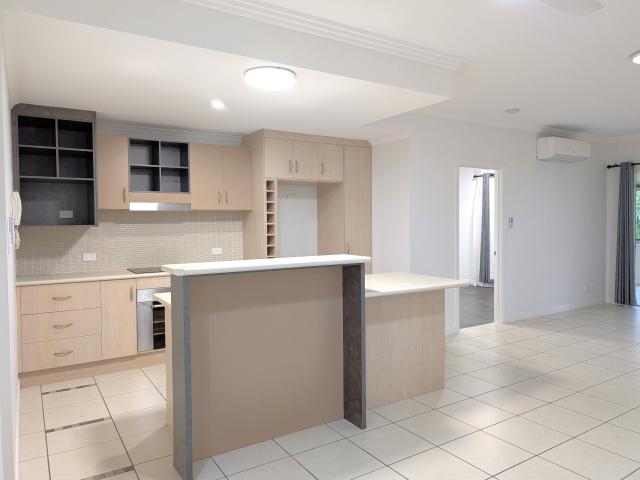 Spacious 3 Bedroom Apartment in Sought After Clifton Breezes!