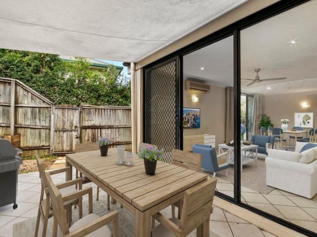 Spacious 3 Bedroom Apartment in the Heart of Taringa