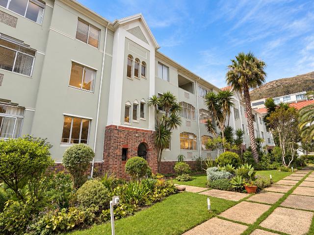 Spacious 3 bedroom apartment that feels like a real home, in Green Point!