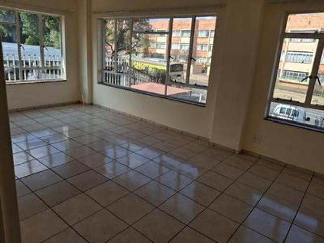 spacious 3 bedroom apartment to let.