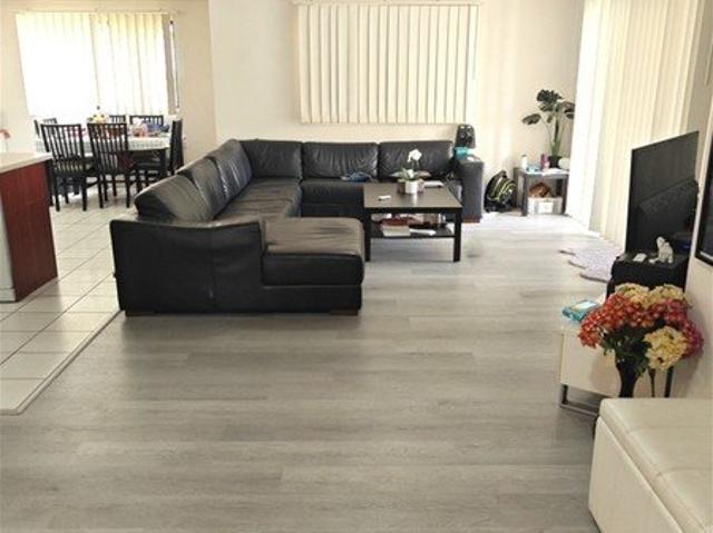 Spacious 3 Bedroom Apartment Walk to Westfield & Major Bus Services