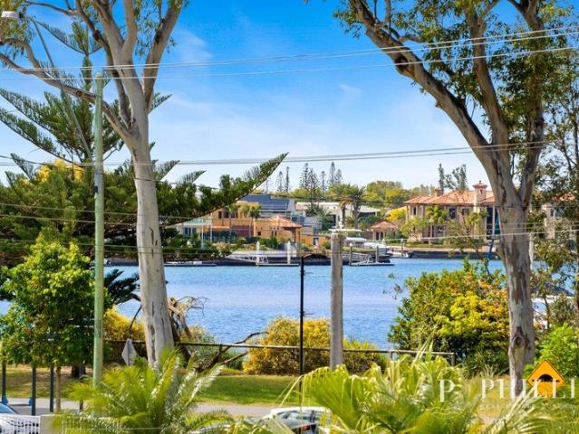 Spacious 3 Bedroom Apartment With Broadwater Views