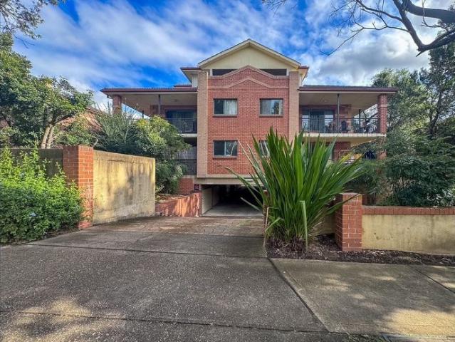 SPACIOUS 3 BEDROOM APARTMENT WITH GARAGE
