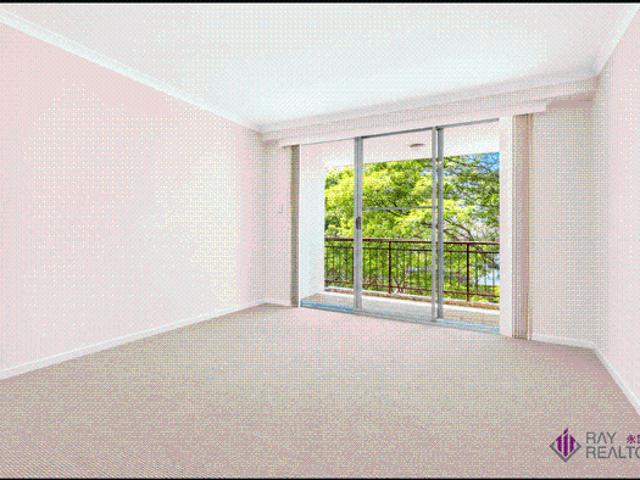 Spacious 3 Bedroom Apartment with Double Garage in Prime Marsfield Location
