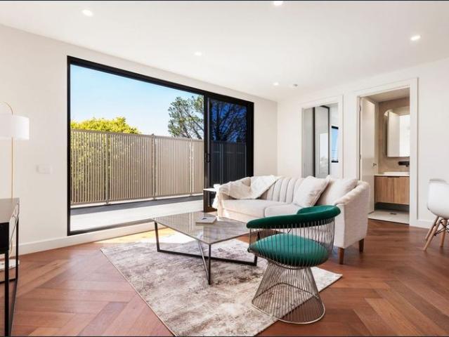 Spacious 3 Bedroom Apartment with Expansive Terrace in the Heart of Highett