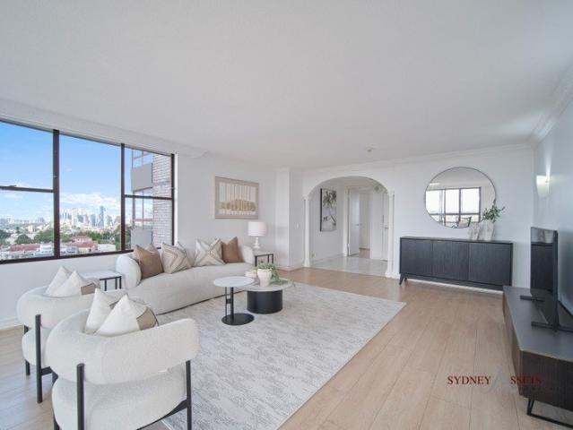 Sunlit 182m² Residence with 270° Harbour, City & Bridge Views
