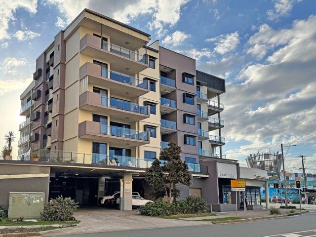 Spacious 3 Bedroom Apartment with Oversized Balcony!
