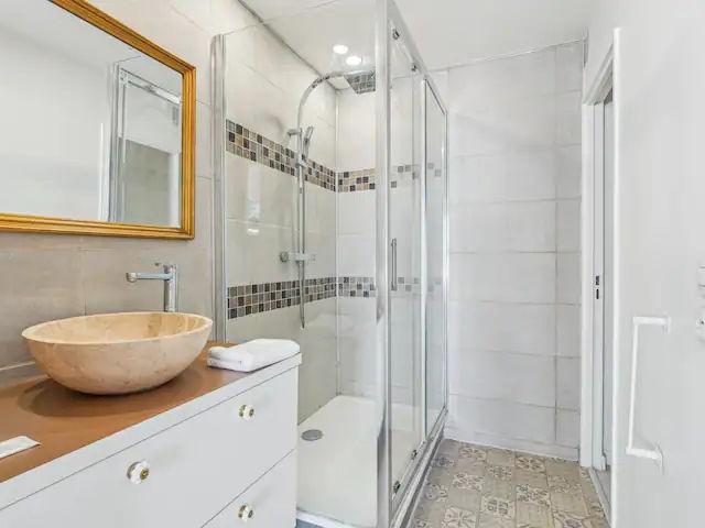 Spacious 3 Bedroom Apartment with Large Terrace in La Défense