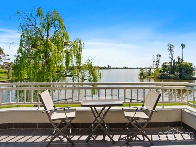 Spacious 3 Bedroom Apartment with Stunning Lake Views