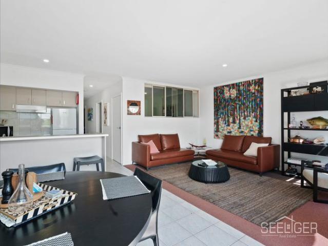 Spacious 3 Bedroom Apartment with Stunning Lake Views