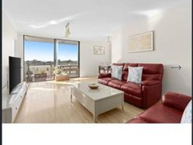 Spacious 3 Bedroom Apartment with Panoramic Views & Double Garage
