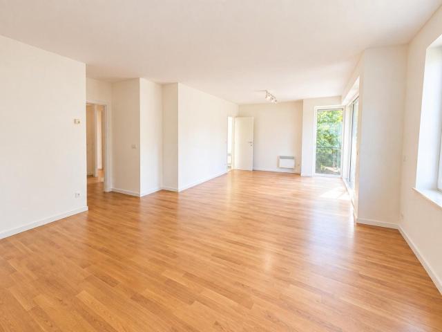 Spacious 3 bedroom apartment with terrace