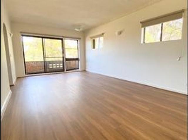 SPACIOUS 3 BEDROOM APARTMENT WITH UNINTERRUPTED VIEWS!