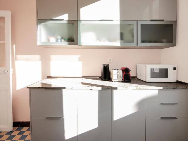 Spacious 3 bedroom apartment, 72 m² Heart of Marseille, 2 min from St Charles station, Marseille Amsterdam Apartments for Rent