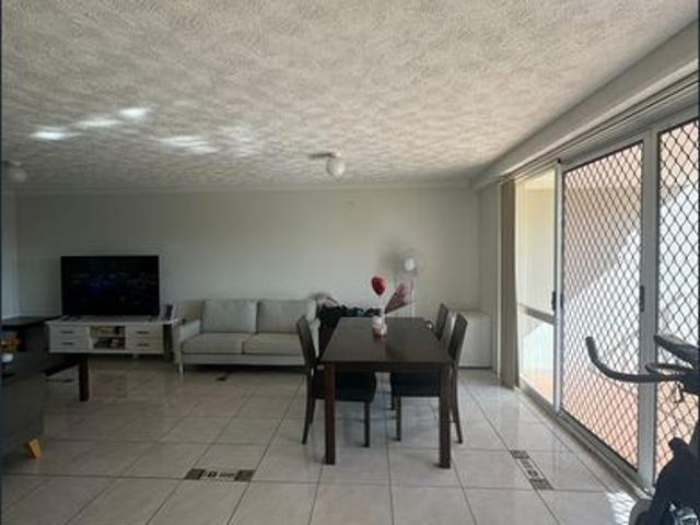 Spacious 3 Bedroom Broadbeach Apartment in the Heart of Broadbeach
