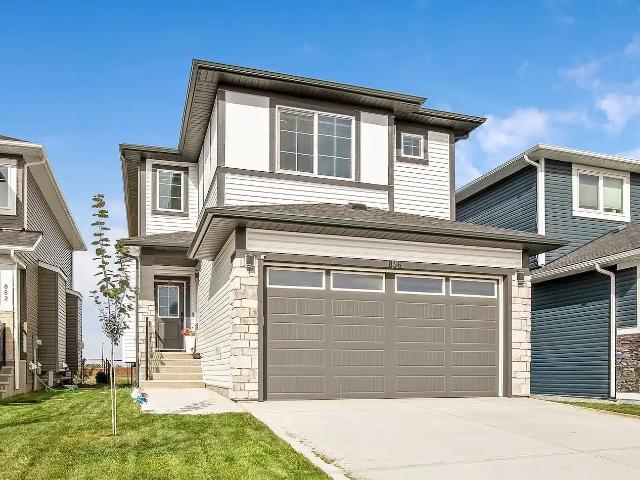 Spacious 3 Bedroom + Den Home with a Double Garage in Strathmore! — 3 Bedrooms+ Den House