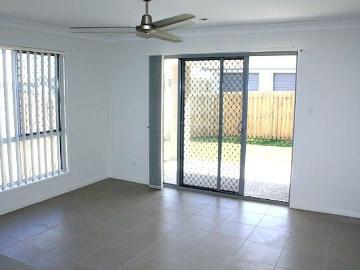 Spacious 3 Bedroom Duplex Home In Raceview!