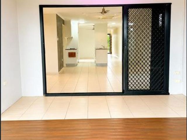 SPACIOUS 3 BEDROOM DUPLEX IN KAWUNGAN – SOLAR, DOUBLE GARAGE & GENEROUS ENTERTAINING AREA!