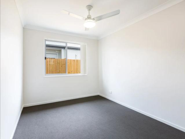 Spacious 3 Bedroom Duplex in Logan Reserve!