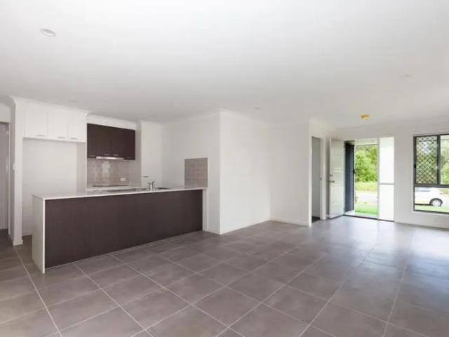 SPACIOUS 3 BEDROOM DUPLEX!