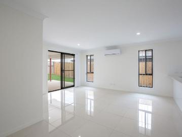SPACIOUS 3 BEDROOM DUPLEX!