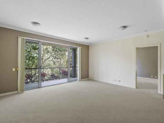 Spacious 3 Bedroom End Unit Overlooking Parkland