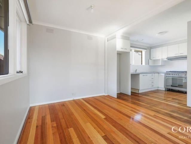 Spacious 3 Bedroom Family Home in Convenient Avondale Heights