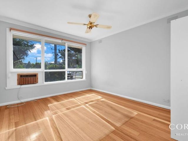 Spacious 3 Bedroom Family Home in Convenient Avondale Heights