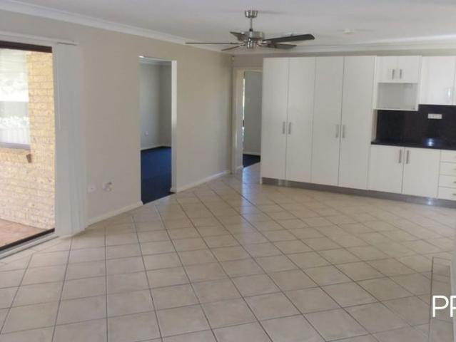 Spacious 3 Bedroom Family Home in Convenient Cranebrook Location