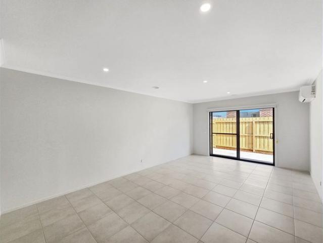 Spacious 3 Bedroom Family Home in Armstrong Creek