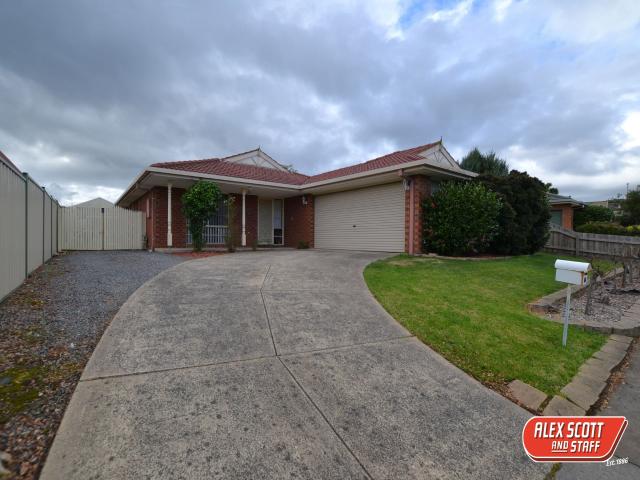 Spacious 3 Bedroom Family Home in Oatlands Estate