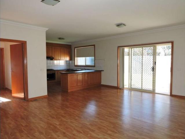SPACIOUS 3 BEDROOM FAMILY HOME IN LYNBROOK ESTATE!