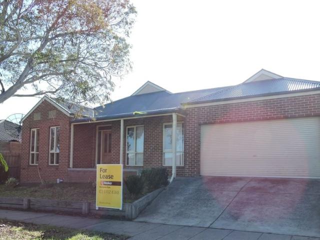 SPACIOUS 3 BEDROOM FAMILY HOME IN LYNBROOK ESTATE!