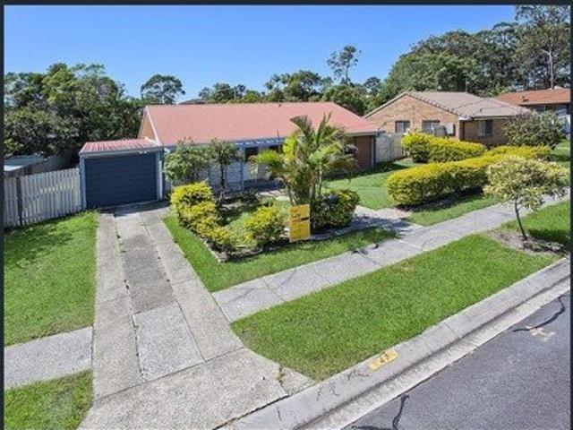 Spacious 3 Bedroom Family Home in Sought After Molendinar Location